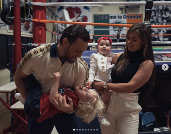 Conor McGregor, sa fiancée Dee Devlin et leurs deux enfants, Conor et Croia. Juin 2020.