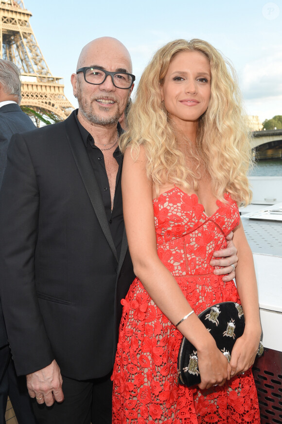 Pascal Obispo et sa femme Julie Hantson - Soirée du 90ème anniversaire de Line Renaud sur le Bateau Potel et Chabot "Pavillon Seine" à Paris le 2 juillet 2018. © Coadic Guirec/Bestimage