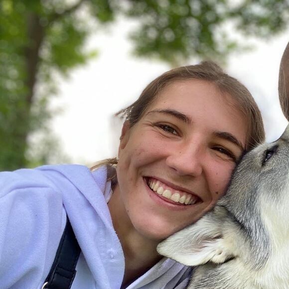 Julien Castaldi et Chiara avec leur chien Boo, le 25 avril 2020