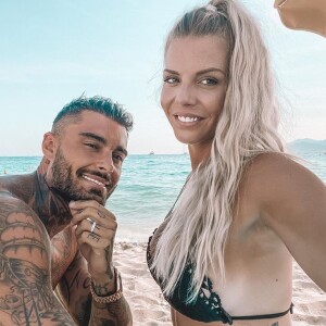 Jessica Thivenin et Thibault Kuro à la plage, à Cannes, le 12 août 2020