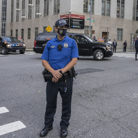 Visite du président Donald Trump à son jeune frère Robert Trump au Presbyterian Hospital à New York. Selon la Maison Blanche, Robert Trump aurait été admis pour maladie grave. Les mesures de protection et de sécurité du président des Etats-Unis ont été déployées. Le 14 août 2020