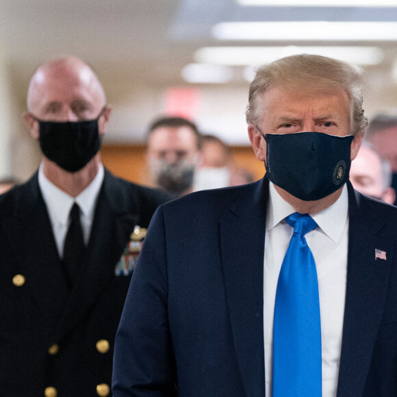 Le président Donald Trump, avec un masque de protection contre le coronavirus (COVID-19) arrive au centre médical Walter Reed à Bethesda le 11 juillet 2020.