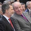 Le roi Felipe VI d'Espagne et son père le roi Juan Carlos le 10 janvier 2019 lors de la cérémonie des Prix nationaux du sport espagnol au palais du Pardo à Madrid.