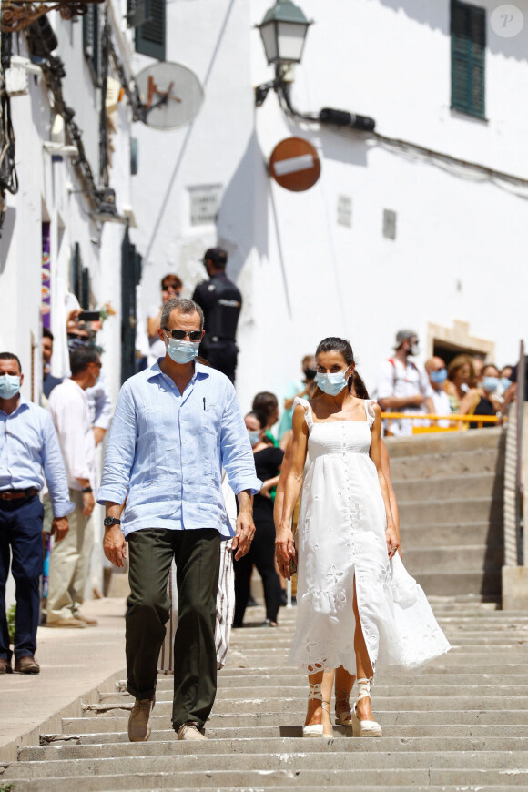 Felipe et Letizia d'Espagne en visite à Minorque, le 13 août 2020.
