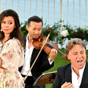 Roberto Alagna et sa femme Aleksandra Kurzak - Récital filmé dans les jardins du Château de la Chèvre d'Or à Eze Village pour une diffusion sur internet pour le Metropolitan Opera, le 16 août 2020. © Bruno Bebert / Bestimage