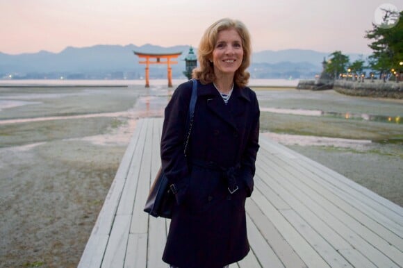 L'ambassadeur américain au Japon Caroline Kennedy visite le sanctuaire shinto Itsukushima-jinja à Hiroshima. Le 10 avril 2016
