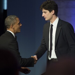 Le président Barack Obama et John Schlossberg, petit-fils de John F. Kennedy, à Washington, le 20 novembre 2013.