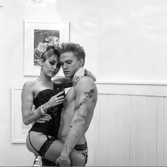Miley Cyrus et Cody Simpson sur Instagram le 1er novembre 2019.
