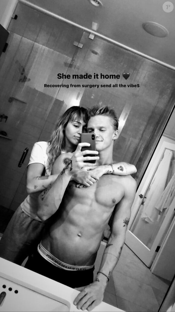 De retour de l'hôpital, Miley Cyrus retrouve son nouveau petit-ami, Cody Simpson. 10 octobre 2019.