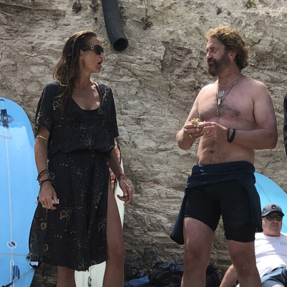 Exclusive - Gerard Butler à Malibu avec sa compagne Morgan Brown, le 31 mai 2020. 