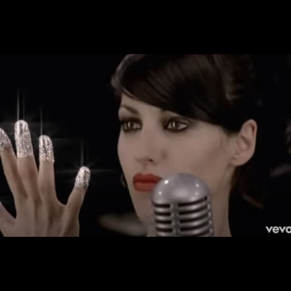 Jennifer Ayache dans le clip du titre "Butterfly". 2006.