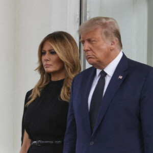 Le président des États-Unis, Donald J.Trump, et la Première Dame Melania Trump, lors des obsèques de Robert Trump (frère de Donald Trump) après un service funéraire à la Maison Blanche à Washington, DC. Le 21 aout 2020.