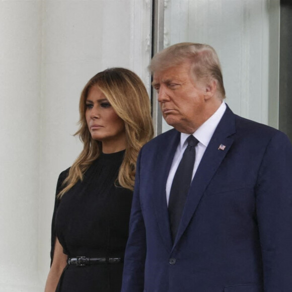 Le président des États-Unis, Donald J.Trump, et la Première Dame Melania Trump, lors des obsèques de Robert Trump (frère de Donald Trump) après un service funéraire à la Maison Blanche à Washington, DC. Le 21 aout 2020.