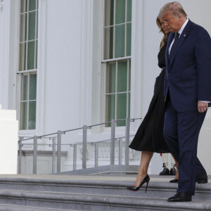 Le président des États-Unis, Donald J.Trump, et la Première Dame Melania Trump, lors des obsèques de Robert Trump (frère de Donald Trump) après un service funéraire à la Maison Blanche à Washington, DC. Le 21 aout 2020.