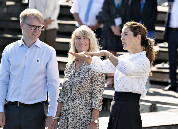La princesse Mary de Danemark visite l'aquarium Kattegatcenter à Grena le 19 août 2020.