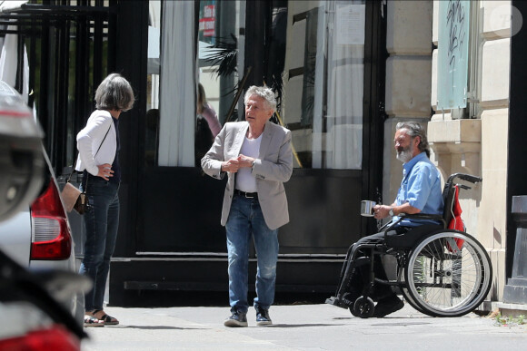 Exclusif - Roman Polanski et sa femme, Emmanuelle Seigner, très amoureux, déjeunent au restaurant l'Avenue à Paris, le 29 juin 2020.