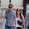 Au lendemain de leur arrivée, Macaulay Culkin et sa compagne Brenda Song profitent d'une belle journée ensoleillée pour se promener dans les rues de Paris avec un ami, le 11 août 2018.
