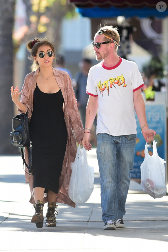 Exclusif - Macaulay Culkin et sa compagne Brenda Song sont allés faire du shopping dans les rues de Studio City, le 11 juillet 2019.