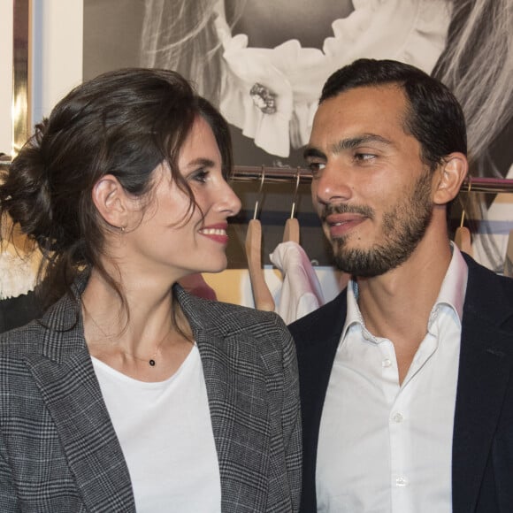 Louise Monot et son compagnon Samir Boitard - Tara Jarmon présente l'exposition "Girls, girls, girls" à la boutique des Champs-Elysées à Paris, le 3 octobre 2017. © Pierre Perusseau/Bestimage