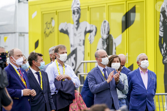 Jean Michel Blanquer, Christian Estrosi et le prince Albert de Monaco au départ du Tour de France à Nice le 29 août 2020.