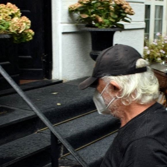 Flavio Briatore, testé positif au COVID-19, est mis en quarantaine chez lui à Milan en Italie, le 29 août 2020