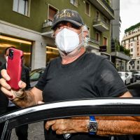 Flavio Briatore : Après six jours à l'hôpital, il est en quarantaine chez lui