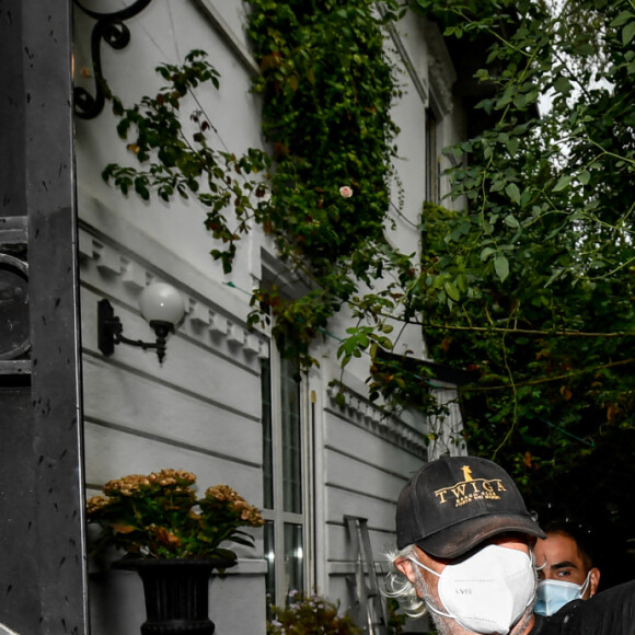 Flavio Briatore, testé positif au COVID-19, est mis en quarantaine chez lui à Milan en Italie, le 29 août 2020