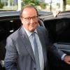 François Hollande arrive dans les locaux de la radio France Inter à Paris le 25 mai 2020.