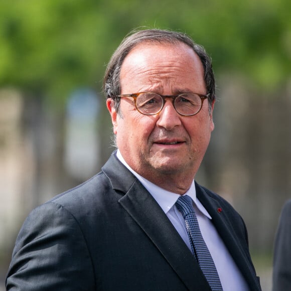 François Hollande, lors de la commémoration du 75ème anniversaire de la victoire du 8 mai 1945 devant la tombe su soldat inconnu aux pieds de l'Arc de Triomphe à Paris, en mai 2020. © Romain Gaillard/Pool/Bestimage