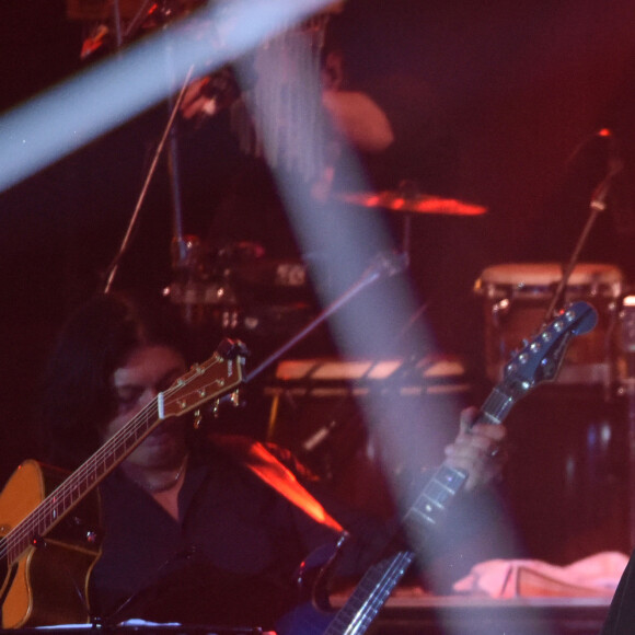 Laurence Boccolini et Keen'V - Scène - Enregistrement de l'émission "Tout le monde chante contre le cancer...10 ans" au Zénith à Paris, qui sera diffusée sur W9 le 16 décembre. Le 1er décembre 2015 © Gorassini-Guizard / Bestimage