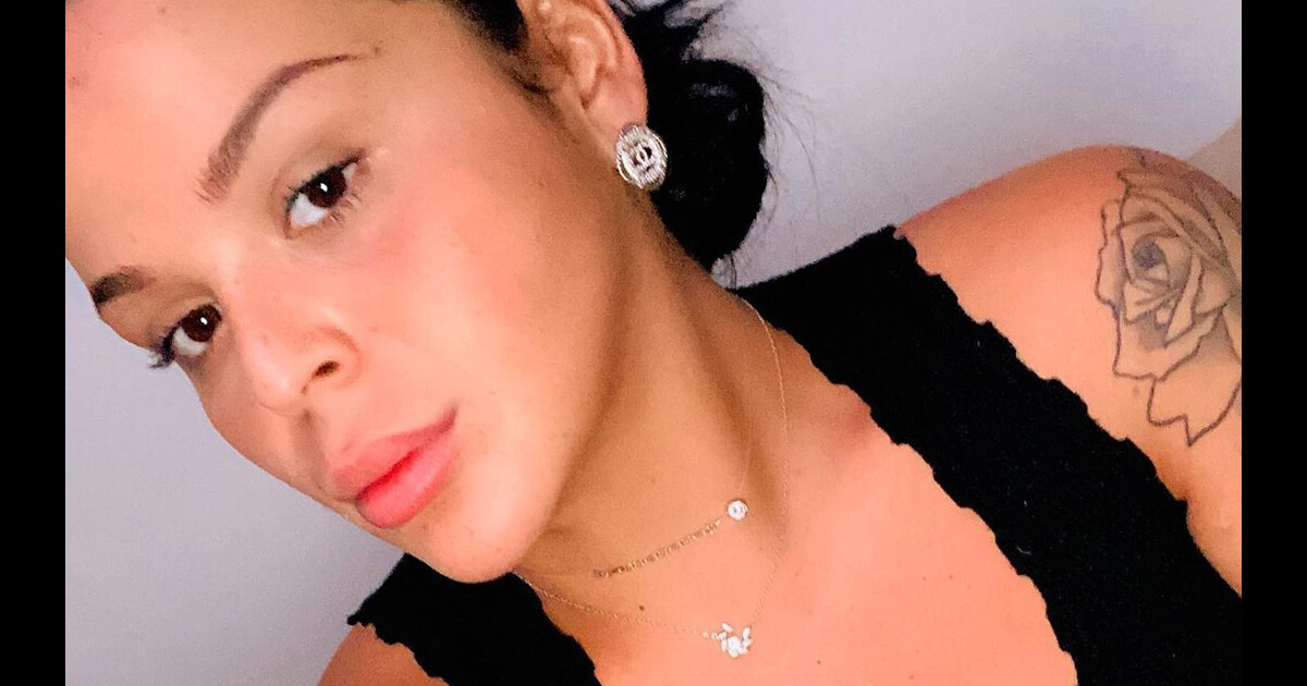 Sarah fraisou dans un cortège décrié : après des plaintes, elle s'agace