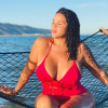 Sarah Fraisou dévoile sa silhouette très amincie à la plage sur Instagram