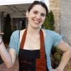 La gagnante de la finale de MasterChef, Anne Alassane pose devant son restaurant, La Pays'anne, à Montauban près de Toulouse désormais fermé. Elle a ouvert un nouveau restaurant Chez Olympe.
