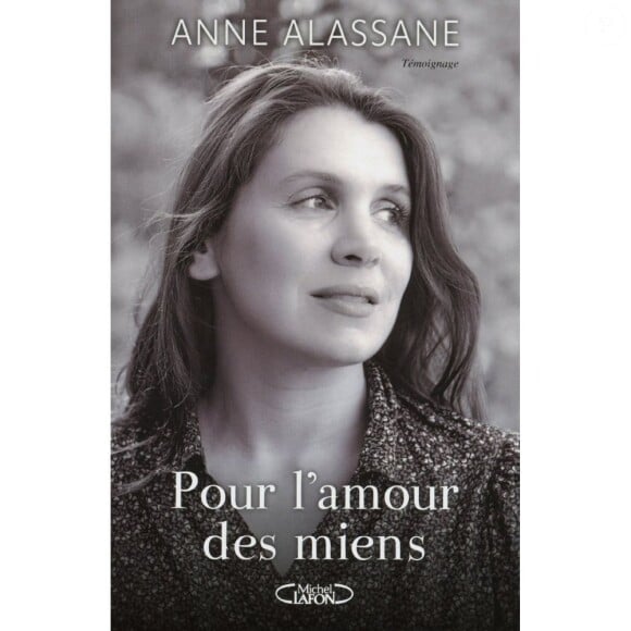 Anne Alassane et son livre "Pour l'amour des miens". La gagnante de "Masterchef" vient de donner naissance à son 8e enfant.