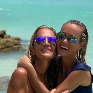 Laeticia Hallyday avec son amie Liliane Jossua lors de leurs vacances à Saint-Barthélemy. Août 2020.
