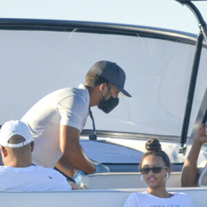 Exclusif - Beyoncé, Jay-Z et leurs trois enfants Blue Ivy, Sir et Rumi, font une sortie en mer sur un luxueux bateau avec Jack Dorsey, le PDG de Twitter, dans les Hamptons, le 24 août 2020.