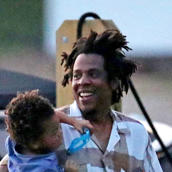 Exclusif - Beyoncé, Jay-Z et leurs trois enfants Blue Ivy, Sir et Rumi, font une sortie en mer sur un luxueux bateau avec Jack Dorsey, le PDG de Twitter, dans les Hamptons, le 24 août 2020.