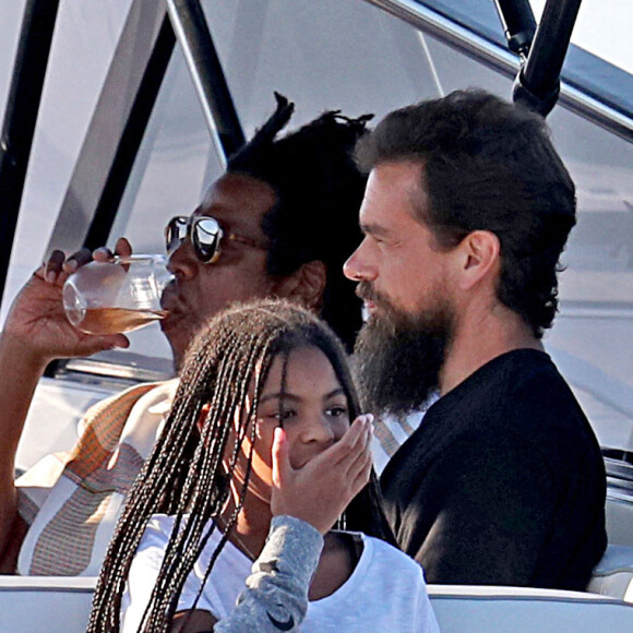 Exclusif - Beyoncé, Jay-Z et leurs trois enfants Blue Ivy, Sir et Rumi, font une sortie en mer sur un luxueux bateau avec Jack Dorsey, le PDG de Twitter, dans les Hamptons, le 24 août 2020.