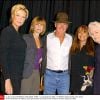 Alison Doody avec Harrison Ford lors d'une conférence de presse pour l'annonce de la sortie en DVD des films Indiana Jones, à Los Angeles, en 2003