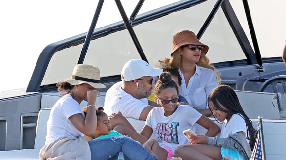 Beyoncé en famille : un yacht à 2 millions pour prolonger l'été en Europe