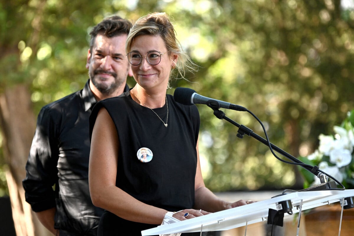 Photo : Virginie Hocq. Obsèques D'Annie Cordy Sur La Butte Saint ...