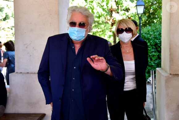 Roland Magdane et sa femme Marie-Claude. Obsèques d'Annie Cordy sur la Butte Saint-Cassien à Cannes le 12 septembre 2020. Bruno Bebert / Bestimage