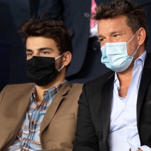 Benjamin Castaldi et son fils Simon lors du match PSG-Olympique de Marseille au Parc des princes. Photo by David Niviere/ABACAPRESS.COM