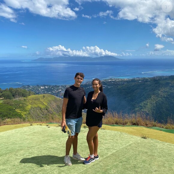 Vaimalama Chaves, Miss France 2019 désormais chanteuse, est en couple avec Nicolas Fleury.