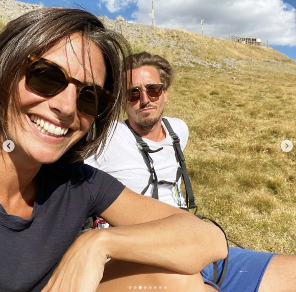 Alessandra Sublet et son amoureux Jordan Deguen lors d'une escapade romantique, sportive et studieuse en août 2020.