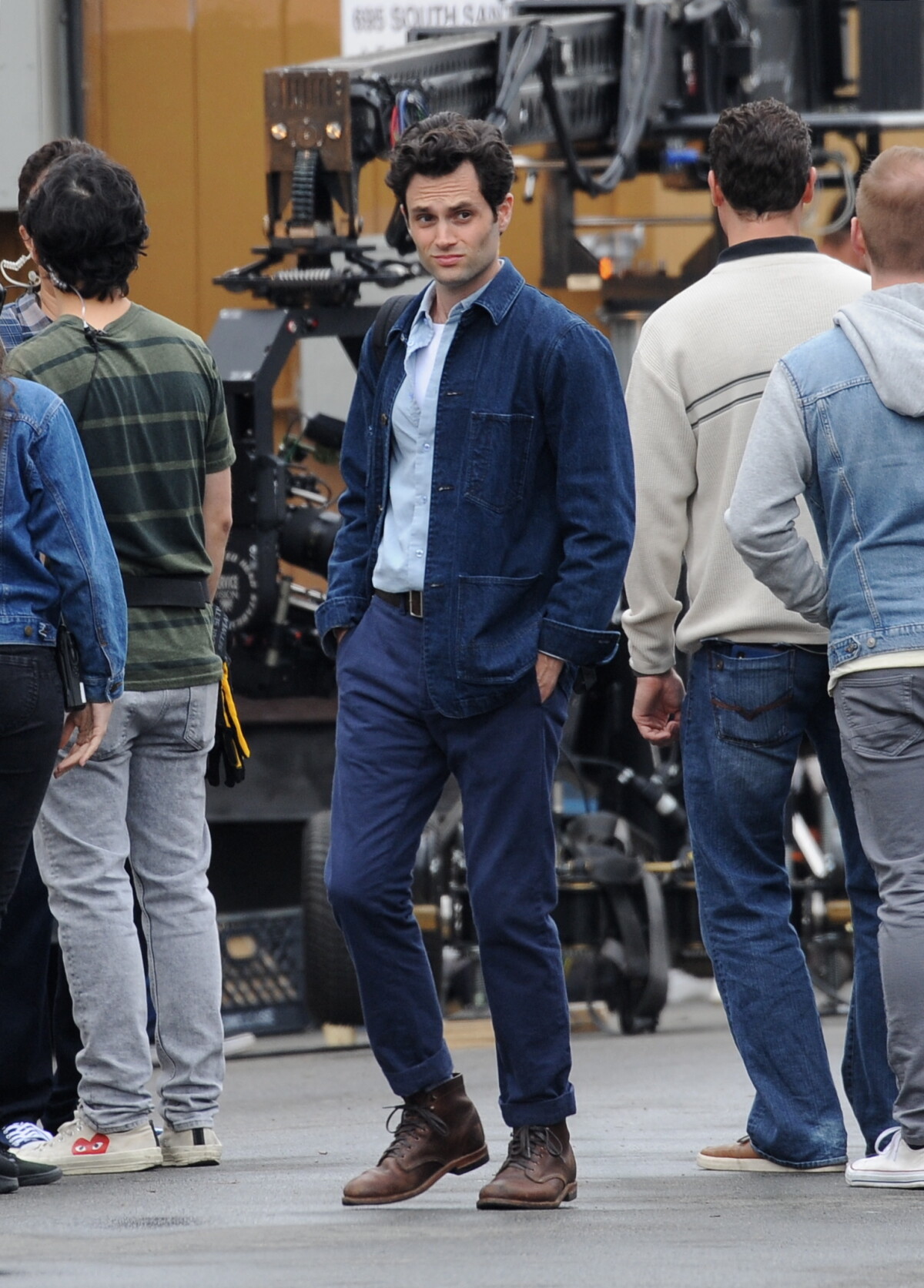 Photo Exclusif Penn Badgley Sur Le Tournage De La Saison You à Los Angeles Le 1er Mars 2019 5802