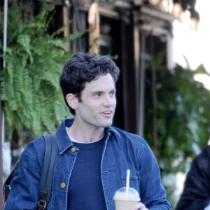 Exclusif - Penn Badgley sur le tournage de la seconde saison de "You" à Los Angeles le 25 février 2019.