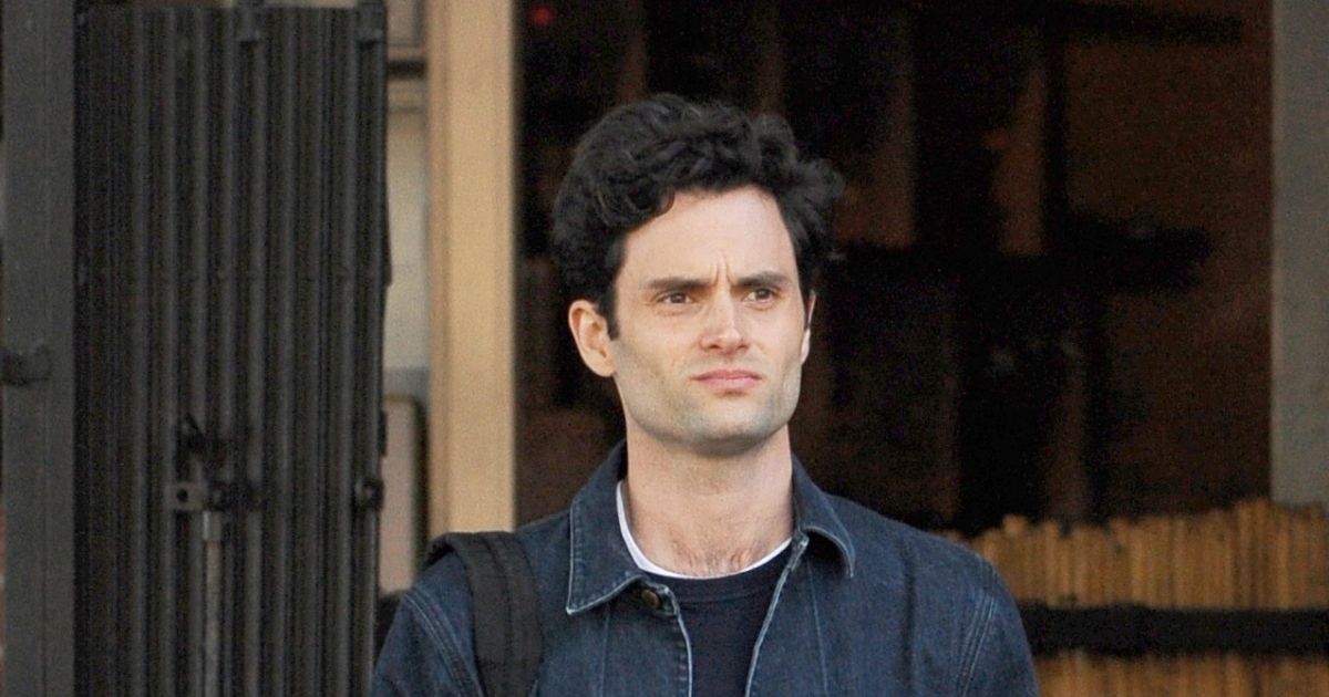 Penn Badgley Films Et Programmes Tv Exclusif - Penn Badgley sur le tournage de la seconde saison de You à
