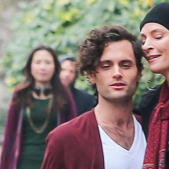 Uma Thurman et Penn Badgley sur le tournage de la série "The Slap" à New York, le 16 décembre 2014