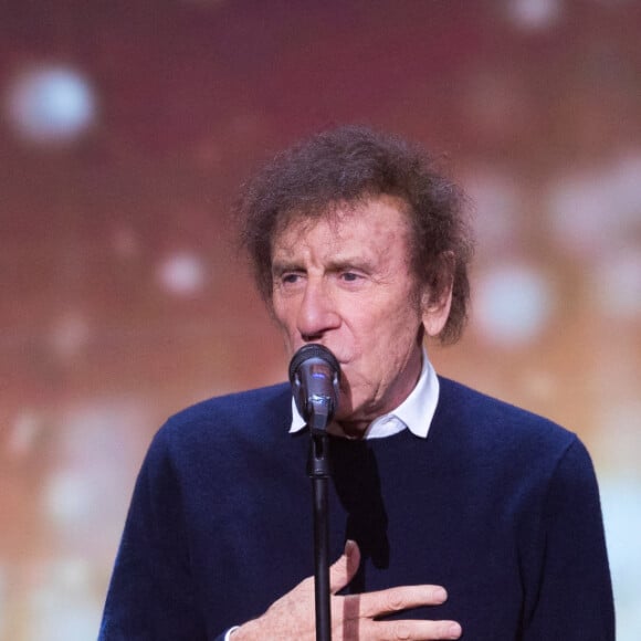 Alain Souchon - Deuxième jour de la 33e édition du Téléthon au Parc de la Villette à Paris le 7 décembre 2019. Le compteur de la 33ème édition du Téléthon a atteint 74,6 millions d'euros dimanche 8 décembre, en hausse par rapport à l'édition 2018 où l'événement caritatif avait été bousculé par la mobilisation des "gilets jaunes". © Tiziano Da Silva/Bestimage